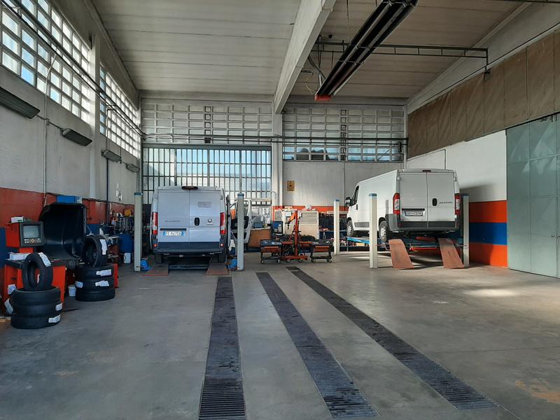 L'interno dell'officina